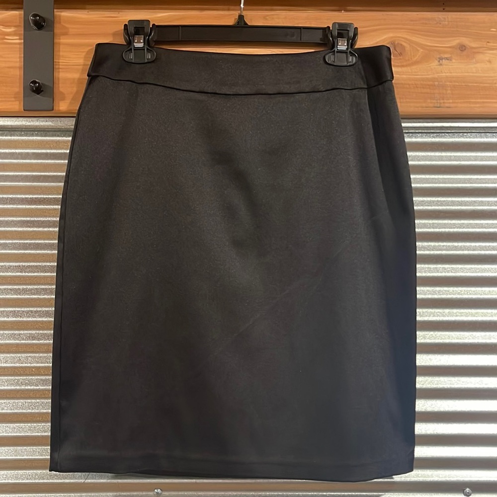 Collection by Dressbarn Black Stretchy Knee-Length Skirt w/slight Shimmer Sz: 12